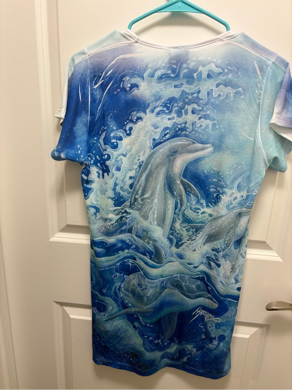 SeaWorld Blinged Dolphin Graphic Tee - Blue Ocean Print. NWT. - Picture 7 of 15